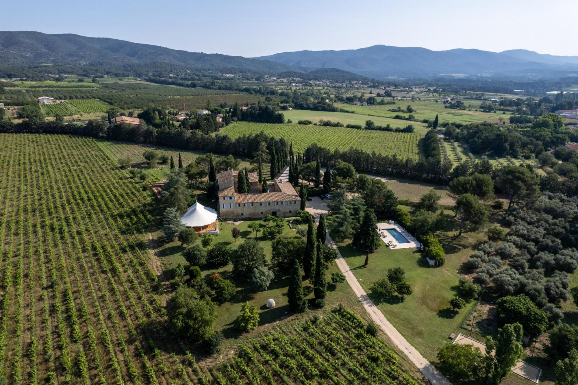 Chateau Saint-Pierre De Mejans Puyvert Exterior photo